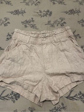 Hollister High-Waist Paperbag Linen-Blend Shorts in Light Beige
